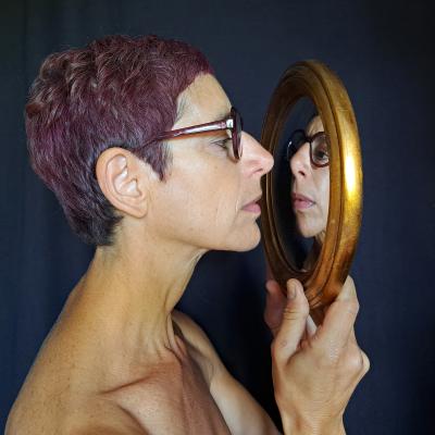 Autoportrait au miroir de sorcière
