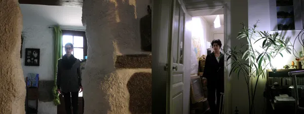 D'une pièce à l'autre.  Je l'imite amusée et n'en pense rien.