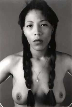 Femme à nattes, photographie 12 sur 13