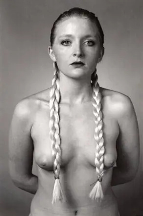 Femme à nattes, photographie 7 sur 13