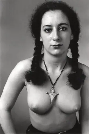 Femme à nattes, photographie 5 sur 13